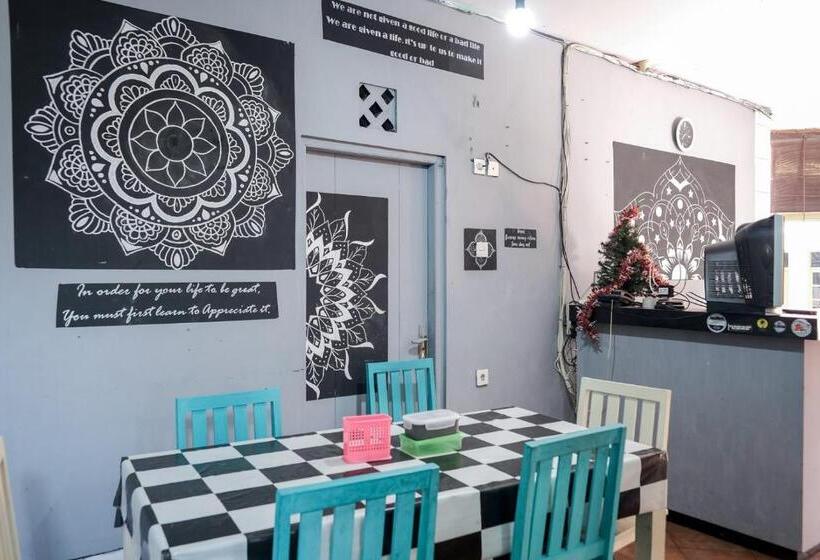 호텔 Koolkost Near Beachwalk Shopping Center