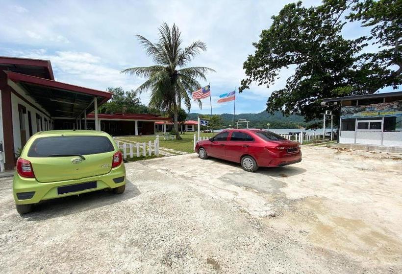 בית מלון כפרי Oyo 90319 Ambong Bay Resthouse Homes