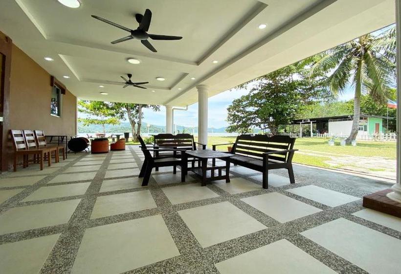 בית מלון כפרי Oyo 90319 Ambong Bay Resthouse Homes