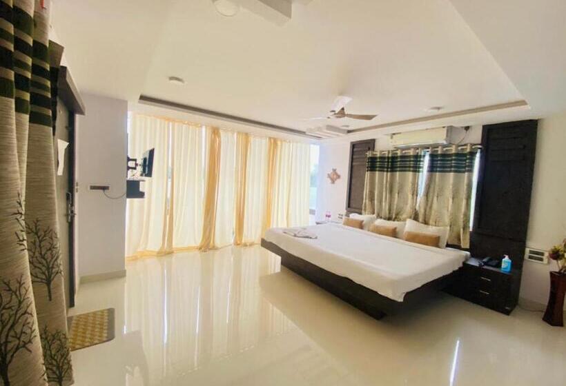 בית מלון כפרי Staymaker Lake Residency