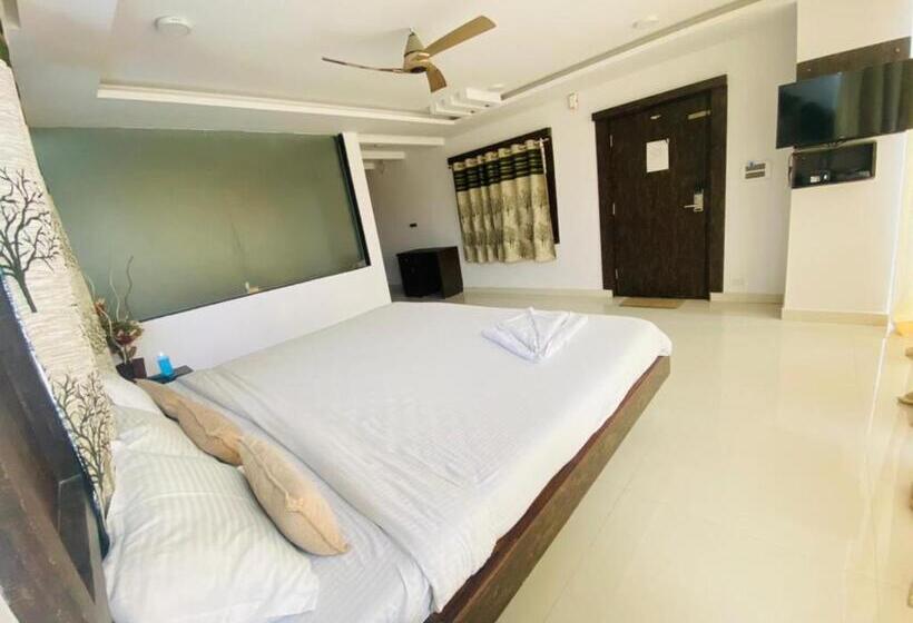 בית מלון כפרי Staymaker Lake Residency