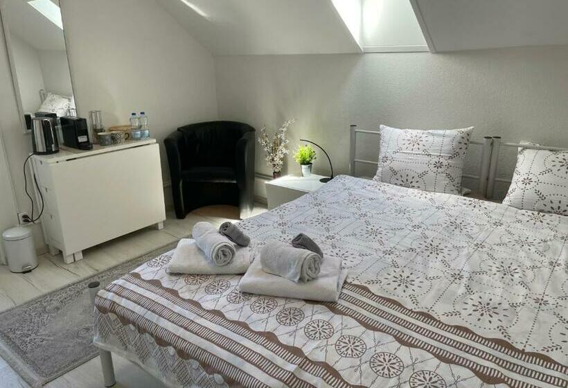 بنسيون La Maison Bleue à 2 Pas Du Lac Du Neuchâtel