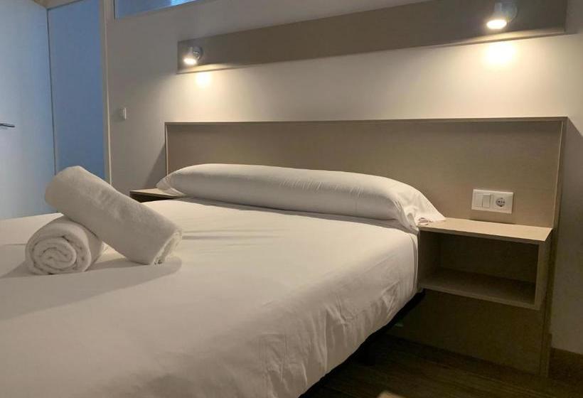 پانسیون Oxford Suites Ciudad De La Coruña