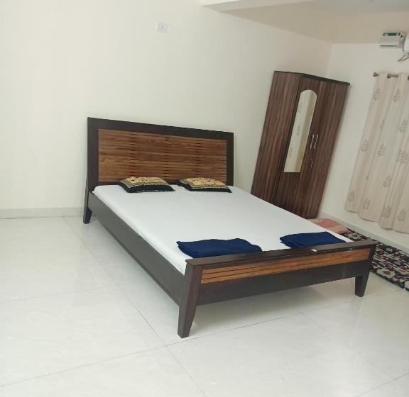 بنسيون Sai Leela Guest House