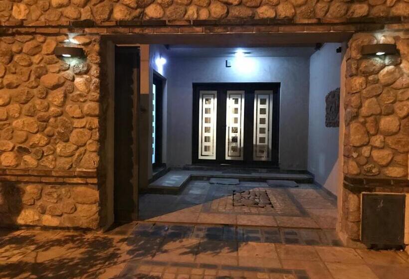 تختخواب و صبحانه Casa De Piedra  Céntrica