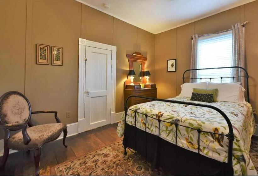 Magnolia House & Gardens B&b