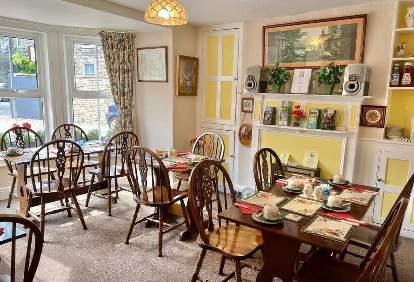 تختخواب و صبحانه Apsley Villa Guest House