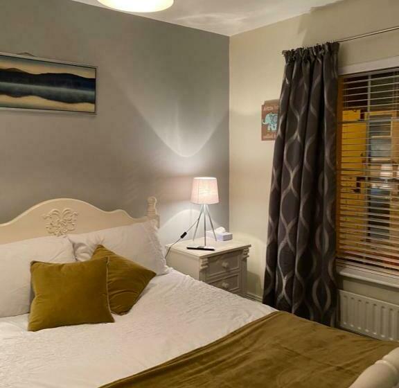 مبيت وإفطار The Strand Guest House