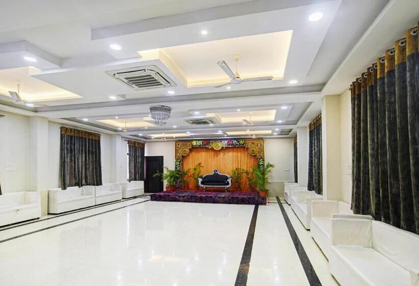 هتل Collection O 81434 Rama Greens