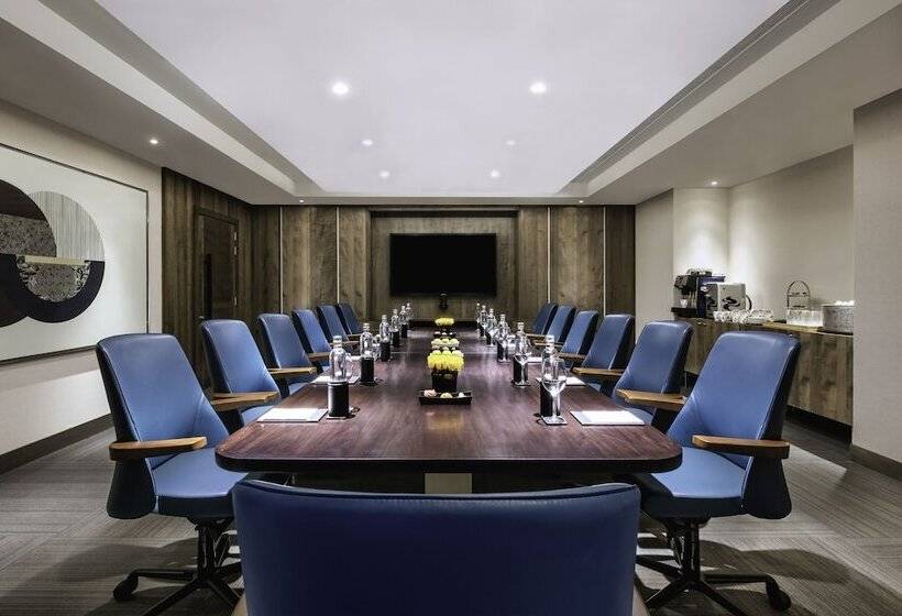 هتل Vivanta Bhubaneswar Dn Square