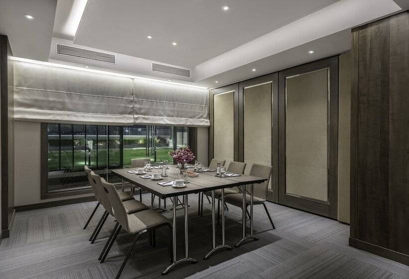 هتل Vivanta Bhubaneswar Dn Square