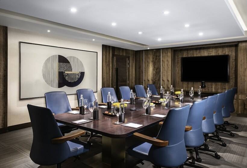 هتل Vivanta Bhubaneswar Dn Square