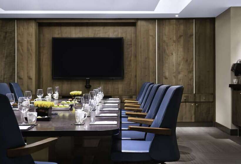 هتل Vivanta Bhubaneswar Dn Square