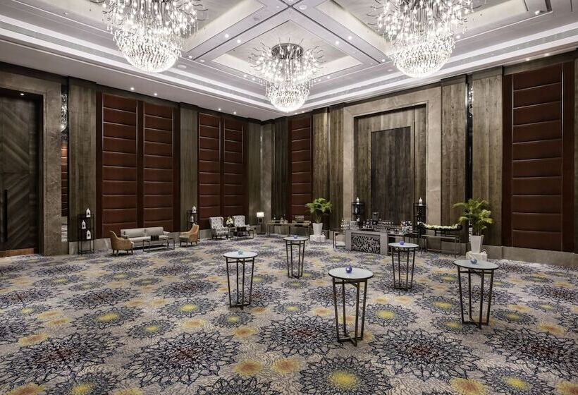 هتل Vivanta Bhubaneswar Dn Square