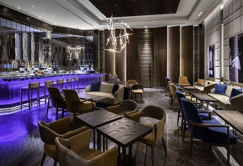هتل Vivanta Bhubaneswar Dn Square
