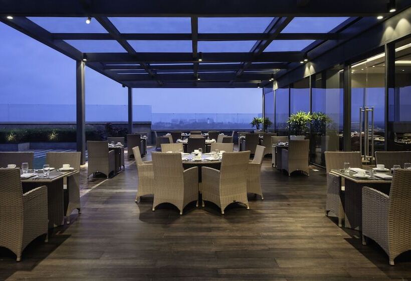 هتل Vivanta Bhubaneswar Dn Square