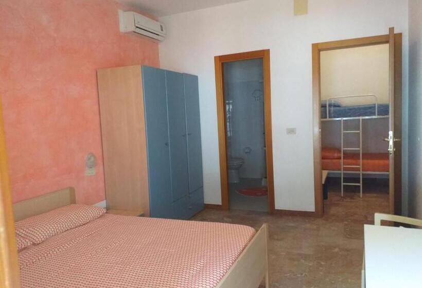 פנסיון Room In Bb   Quadruple Room In Pineto   A Few Meters From The Sea