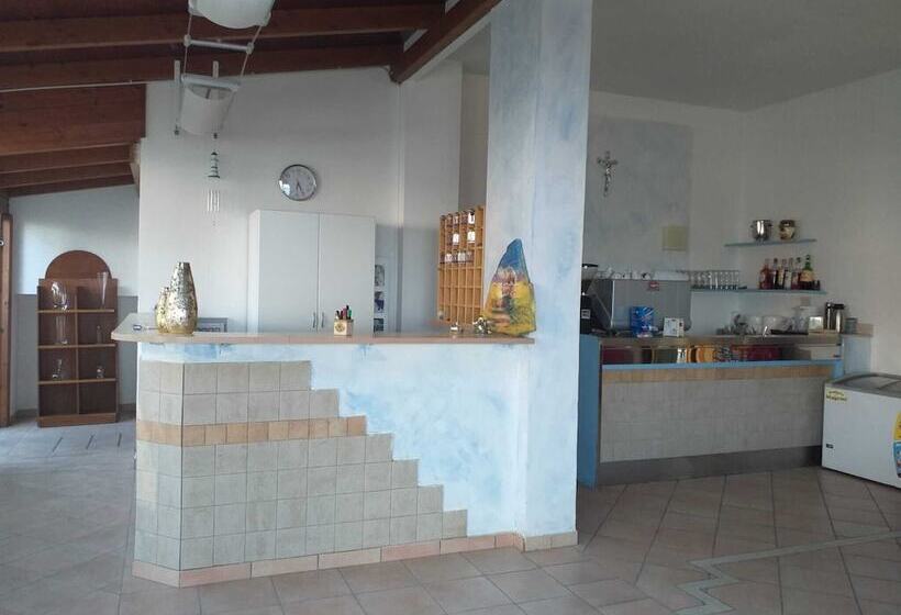 פנסיון Room In Bb   Quadruple Room In Pineto   A Few Meters From The Sea