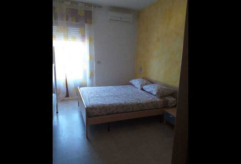 פנסיון Room In Bb   Quadruple Room In Pineto   A Few Meters From The Sea