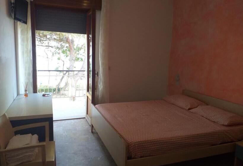پانسیون Room In Bb   Quadruple Room In Pineto   Relaxing Holiday