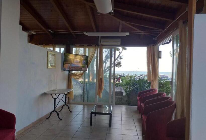 پانسیون Room In Bb   Quadruple Room In Pineto   Relaxing Holiday