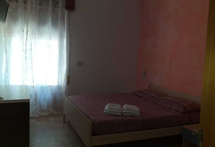 پانسیون Room In Bb   Quadruple Room In Pineto   Relaxing Holiday