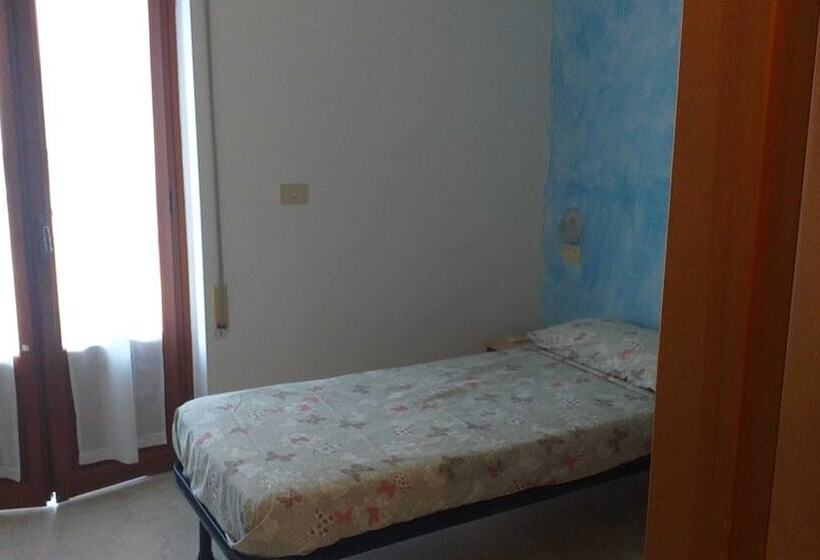 پانسیون Room In Bb   Quadruple Room In Pineto   Relaxing Holiday