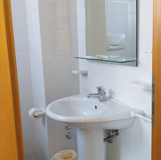 پانسیون Room In Bb   Quadruple Room In Pineto   Relaxing Holiday