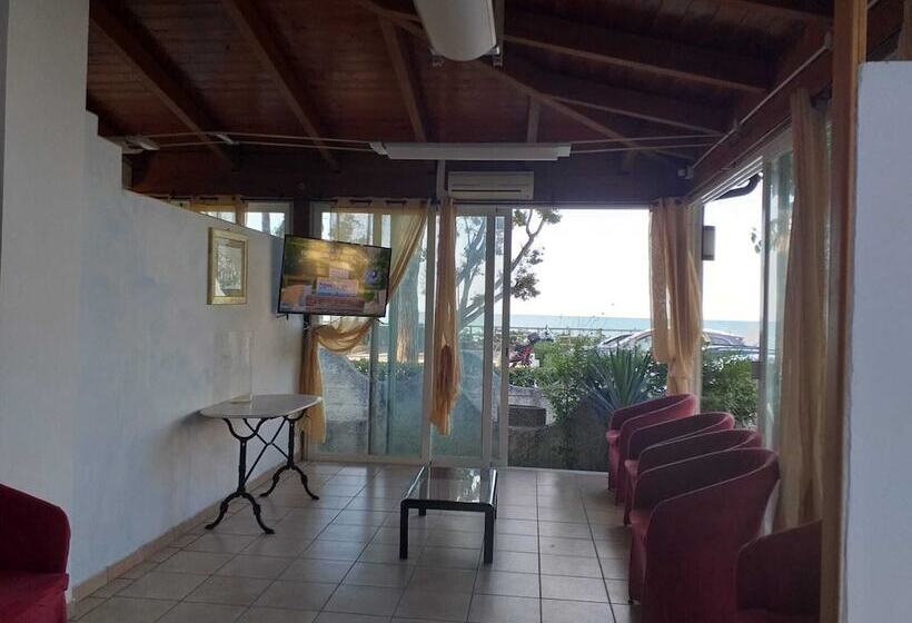 پانسیون Room In Bb   Quadruple Room In Pineto   Relaxing Holiday