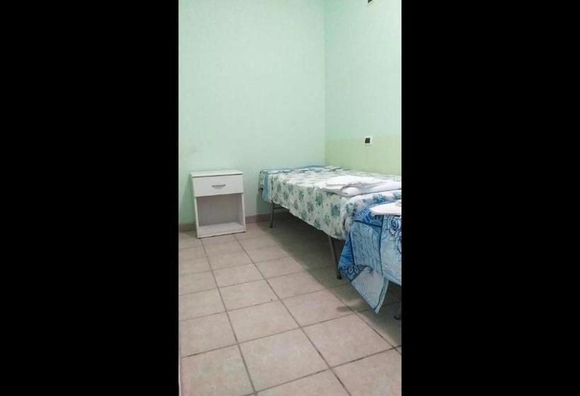 بنسيون Room In Bb   Quadruple Room A Stones Throw From The Sea   Ideal For A Relaxing Holiday