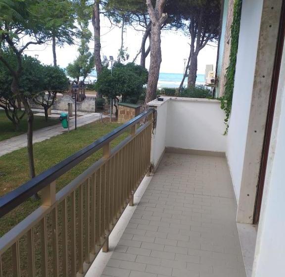 بنسيون Room In Bb   Quadruple Room In Pineto   A Stones Throw From The Sea