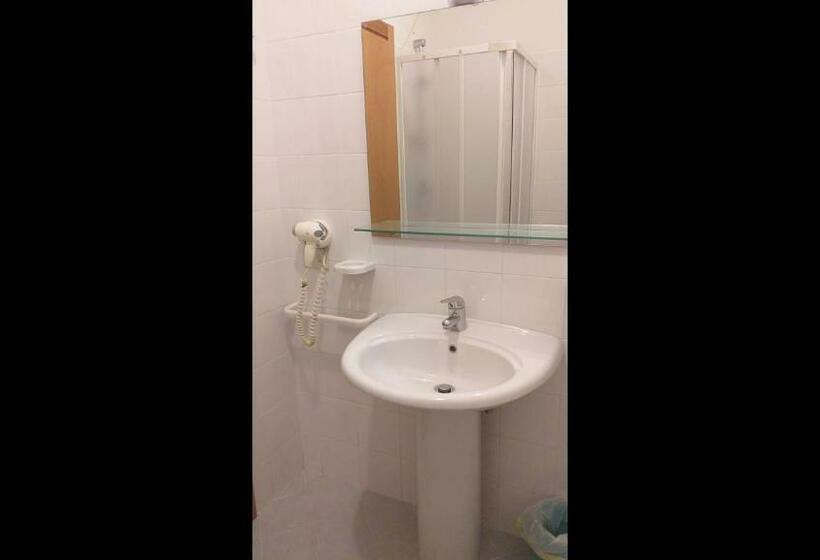 پانسیون Room In Bb   Quadruple Room In Pineto   Relaxing Holiday