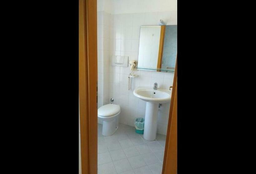 پانسیون Room In Bb   Quadruple Room In Pineto   Relaxing Holiday
