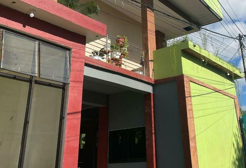 هتل Almira Homestay Ambon Mitra Reddoorz