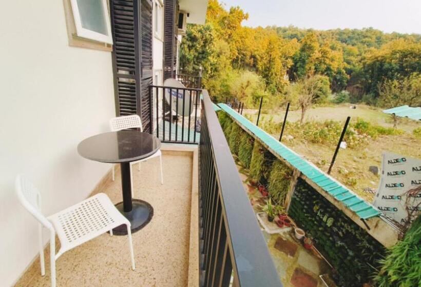 هتل Ataraxia Crestmont Resorts & Spa