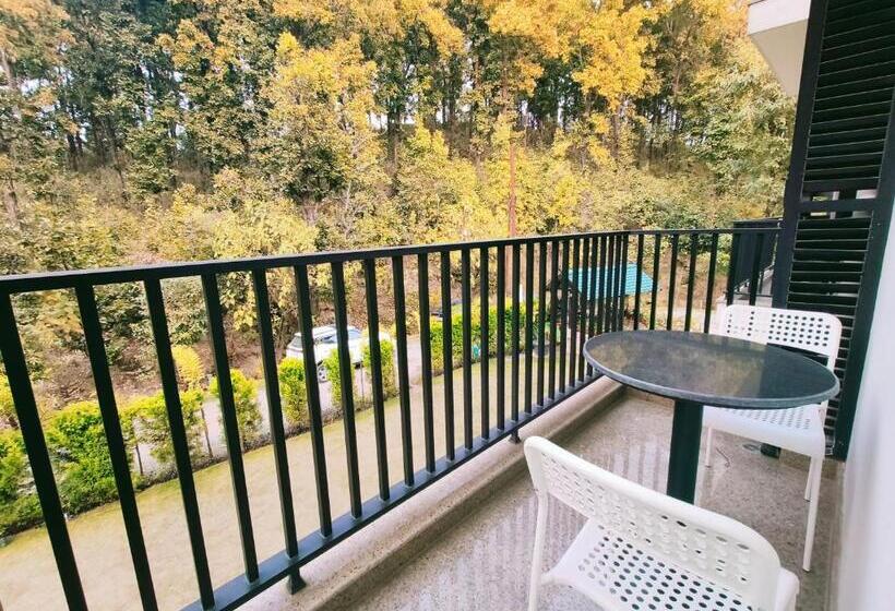 هتل Ataraxia Crestmont Resorts & Spa
