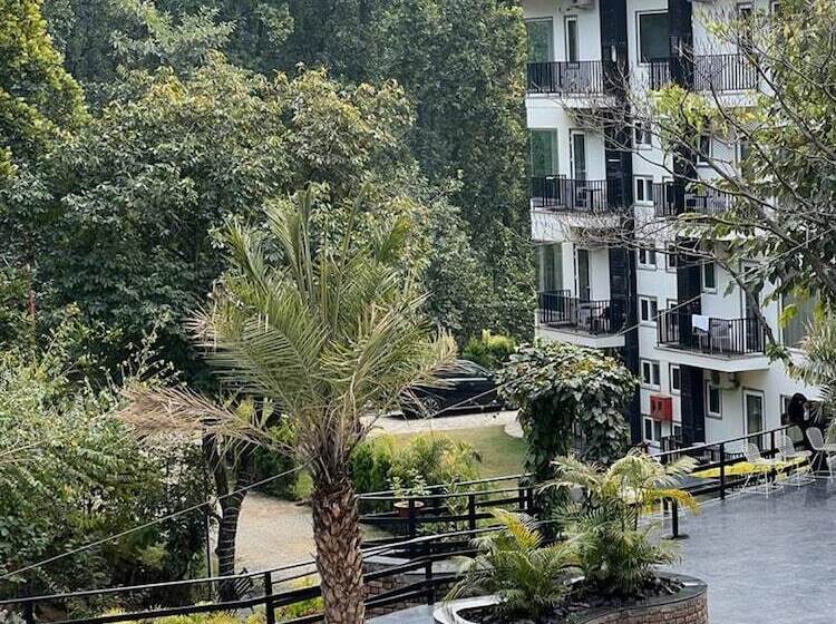 هتل Ataraxia Crestmont Resorts & Spa