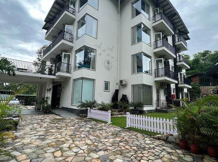 هتل Ataraxia Crestmont Resorts & Spa