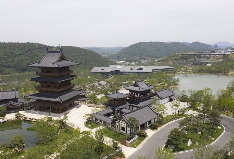 هتل Radisson Collection Resort, Nanjing