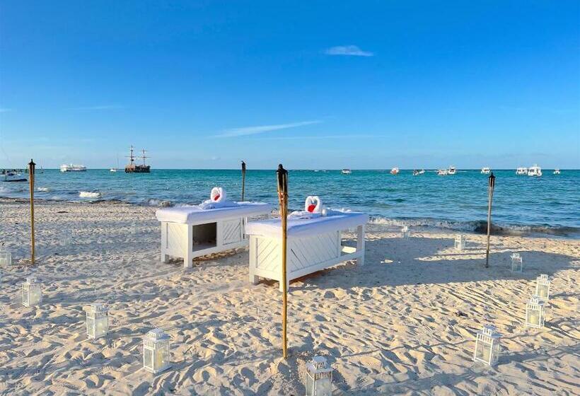 Sol Caribe Suites Playa Los Corales Beach Club, Wifi, Swimming Pool