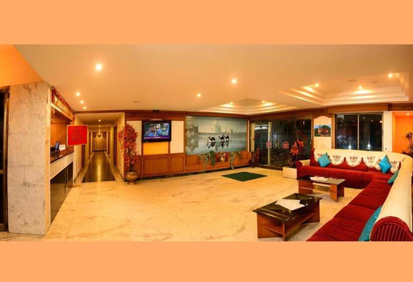 هاستل Grand Palace