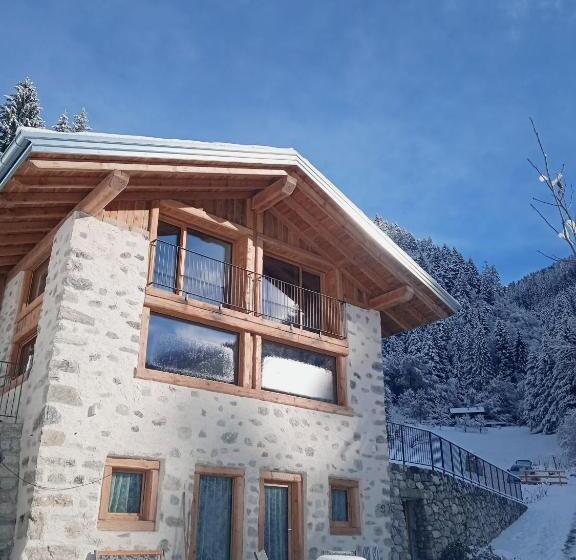 مبيت وإفطار Chalet Noèr