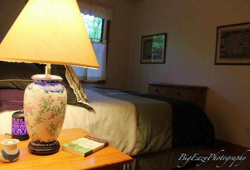 مبيت وإفطار The Meadow Cabin
