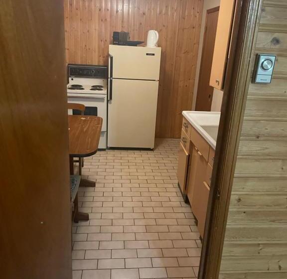 Hillcrest Motel