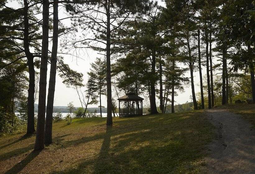 ホテル Somewhere Inn Calabogie