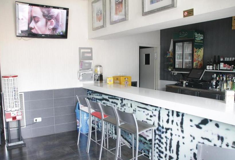 پانسیون Hostal Francisco Salinas