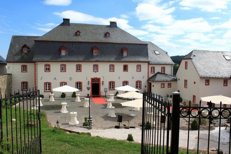 ホテル Burghaus Kronenburg