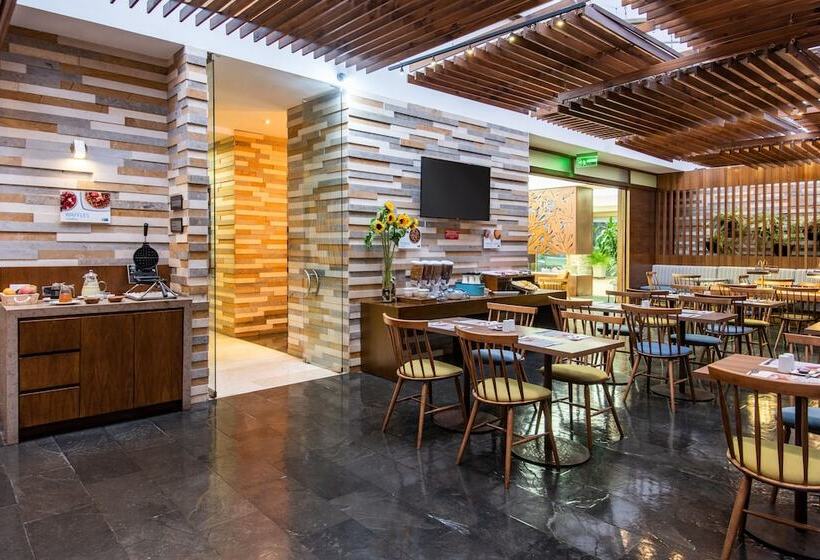 هتل Holiday Inn Express Bogotá   Parque La 93, An Ihg