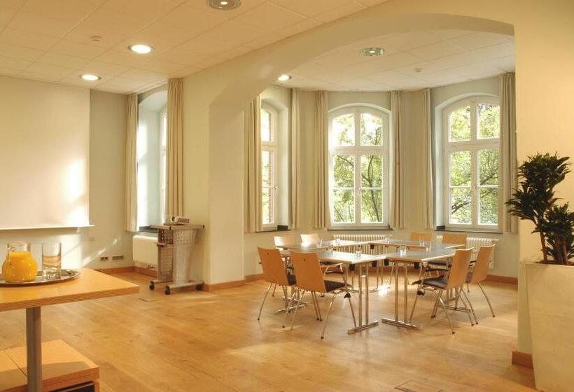 هتل Mutterhaus Düsseldorf