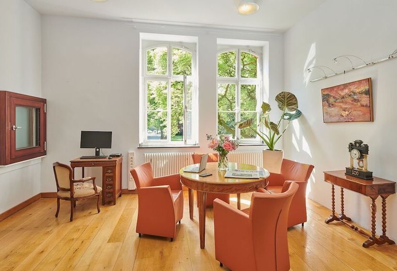 هتل Mutterhaus Düsseldorf